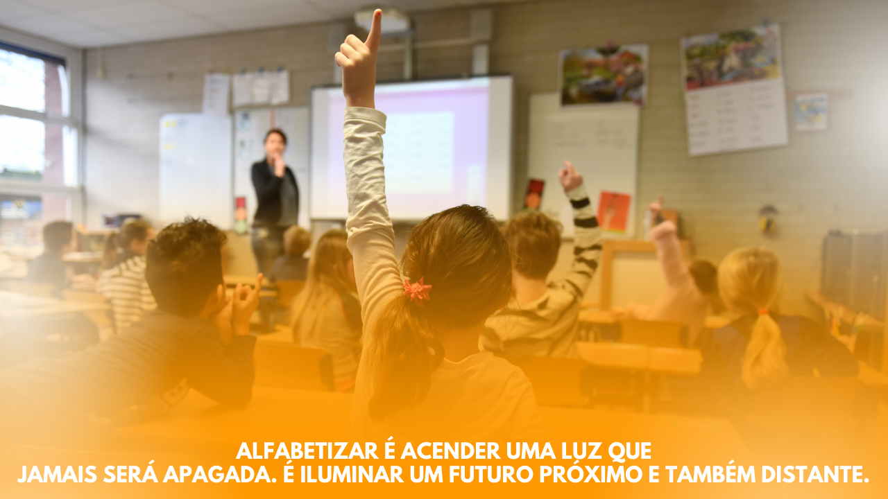 alfabetizar é acender uma luz que jamais será apagada. é iluminar um futuro próximo e também distante. (1)